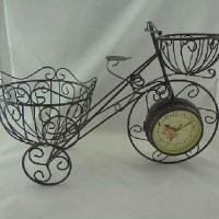 Часы ВИНТАЖ- кашпо 2 плошки, черные, металл,размер 50*35 см, 2 часов D-11 см, стрелки за стеклом. Часы ВИНТАЖ- кашпо 2 плошки, черные, металл,размер 50*35 см, 2 часов D-11 см, стрелки за стеклом.